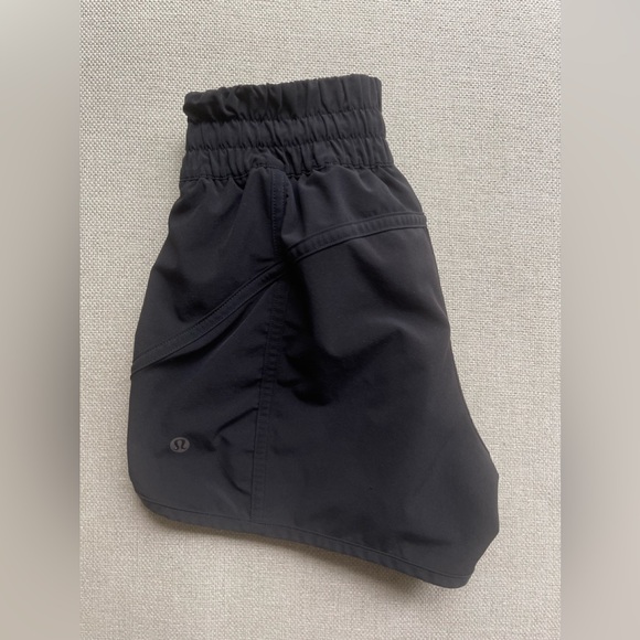 Lululemon Tracker Shorts Lined Inseam 4” In Black Size 4 - Picture 8 of 8